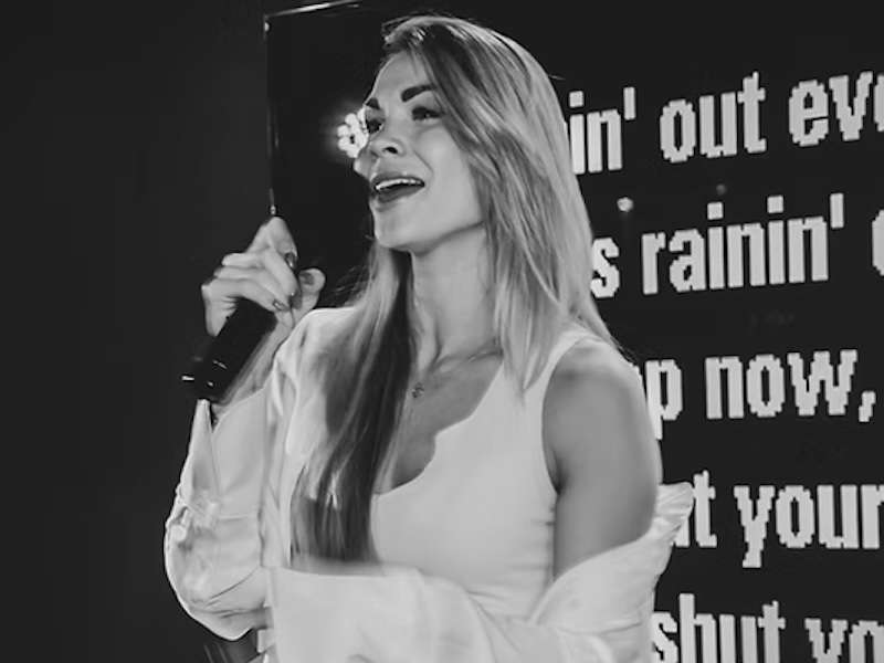 Crystal's Karaoke Marbella, Puerto Banus, girl singing to high quality music, great vibe